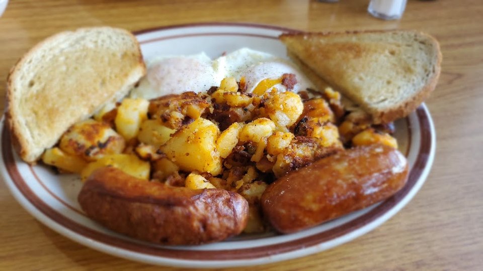 Chili with Hard Roll